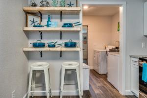 Cortez Gardens Cottage 11, Renovated, Close to Beach, 3-Bed, 2 Bath 10 people