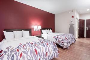 Deluxe Room with Two Queen Beds Disability Access Non-Smoking room in Red Roof Inn Richmond KY