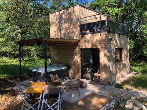 Tentes de luxe Les Crouquets La cabane SPA des Noyers : photos des chambres