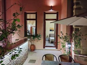 Apartment with Courtyard room in Odyssey Studios