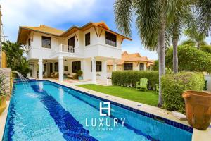 Modern Pool villa, 4 Bedroom Close to Beach - HV