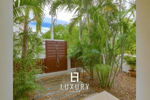 Modern Pool villa, 4 Bedroom Close to Beach - HV