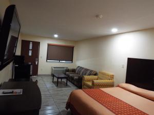 King Suite room in Texas Inn Harlingen