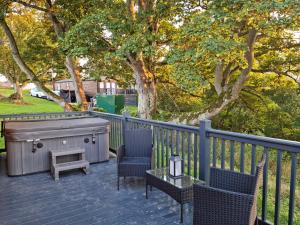 Foxwood Lodge Private Hot Tub Getaway