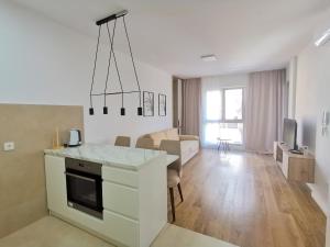 Apartments LORA Zmajeva, 7