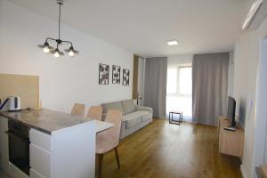 Apartments LORA Zmajeva, 7