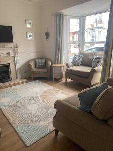 Perfect base for 8, pets allowed