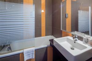 Logis Hotel Noemys pont de lEtoile