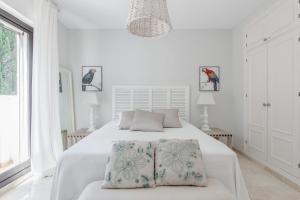 Charming Beachside Townhouse in San Pedro A Lovely Retreat Steps from the Shore