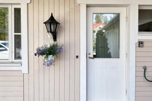 Viihtyisä kolmio järven rannalla