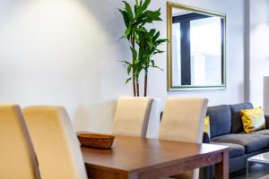 Luxurious 1 Bedroom in 16 on Bree