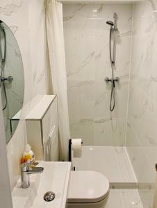 Gästehaus zur Uni Klinik Exklusives Apartment mit Küche und Badezimmer