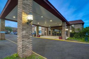 Travelodge by Wyndham Vernon CT