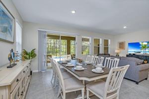 6 Bed 4 Bath Solterra Beautiful Home! villa