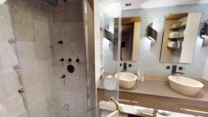 Greenbriar 14 Condominium Condo