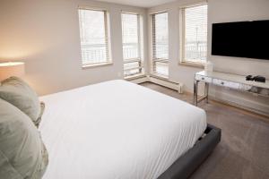 Gateway Plaza R4 Condo
