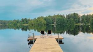 Saarjärve Väike Puhkemaja järve ääres