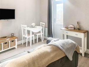 The Rosebery Retreat By The Castle 1-Bed Apartment