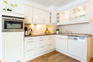 Villa Helene - Seemöwe mit Meerblick und Strandkorb am Strand