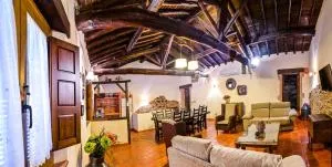 'El Charcón' Casa con piscina compartida - Alcañizo