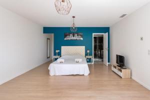 Villas Splendid villa with pool and seaview 20 min away from Nice center - Welkeys : photos des chambres