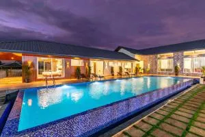 Ferias Vita by StayVista with Turf, Rainshower, Lawn, Swimming pool and Gazebo - Chinchavli