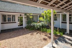 Kwa Thibi Cottage Sleeps 14-with inverter