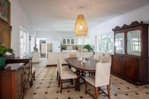 Kwa Thibi Cottage Sleeps 14-with inverter