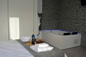 Alojamientos Lola, Suite con jacuzzi