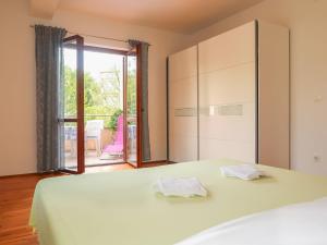 Apartment Vera-1 by Interhome