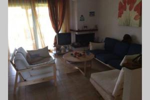 Beach house with garden in Fourka