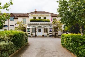 Brook Lodge hotel, 
Kingston upon thames, United Kingdom.
The photo picture quality can be
variable. We apologize if the
quality is of an unacceptable
level.