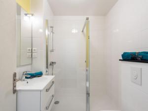 Appartements Apartment Les Trois Iles-9 by Interhome : photos des chambres