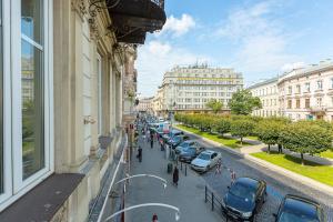 Центр на вулиці Проспект Шевченка 12 навпроти Макдональса з балконом