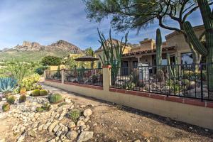 Oro Valley Getaway with Patio, BBQ and Mountain Views!