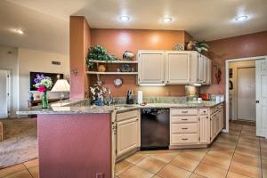 Oro Valley Getaway with Patio, BBQ and Mountain Views!