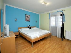 Roso apartment with sea view