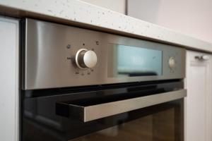 Brand new, cozy and quiet 1 br apartment, free parking