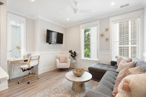 The Palm Suite at 124 Spring