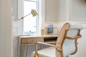 The Palm Suite at 124 Spring