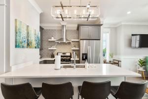 The Azalea Suite at 124 Spring