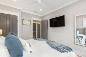 The Azalea Suite at 124 Spring