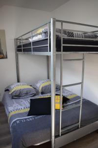 Maisons de vacances Gite 5 pers avec 2h espace bien-etre privatise inclus dans le prix de la nuit 80m2 de detente : photos des chambres