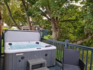 Foxwood Lodge Private Hot Tub Getaway