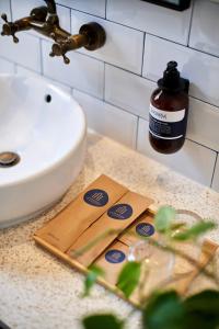 Suite Junior Nhìn Ra Vườn (Junior Suite with Garden View)