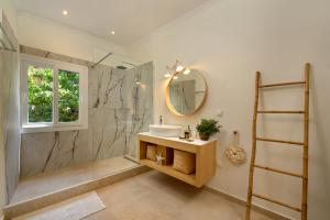 La Maisonette House in the Heart of Liapades Close to Rovinia Beach & Paleokastritsa