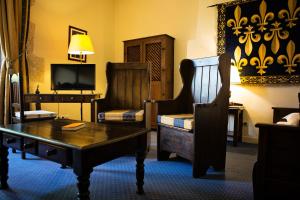 Hotels Chateau Des Ducs De Joyeuse : photos des chambres