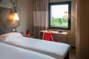 Hotels ibis Pontorson Baie Du Mont Saint Michel : photos des chambres