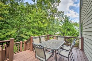 Home with Deck about 7 Mi to Downtown Dahlonega! - 3hvězdičkové hotely ve městě Dahlonega