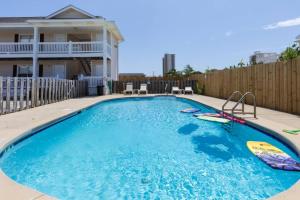 2bd 2ba 1st floor condo WALK TO BEACH